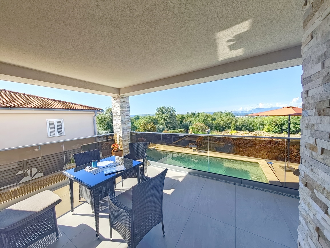 4 bedroom villa in Malinska-Dubašnica, Croatia – 103468