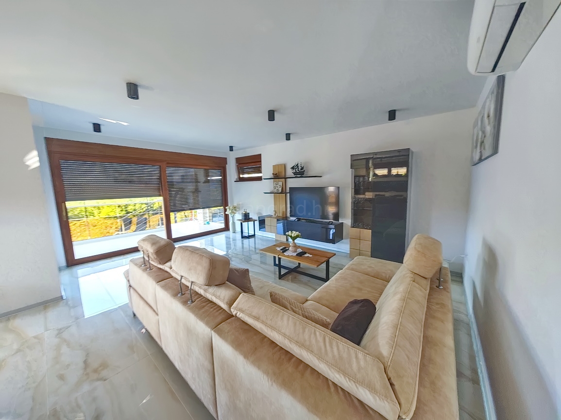 4 bedroom villa in Malinska-Dubašnica, Croatia – 103468