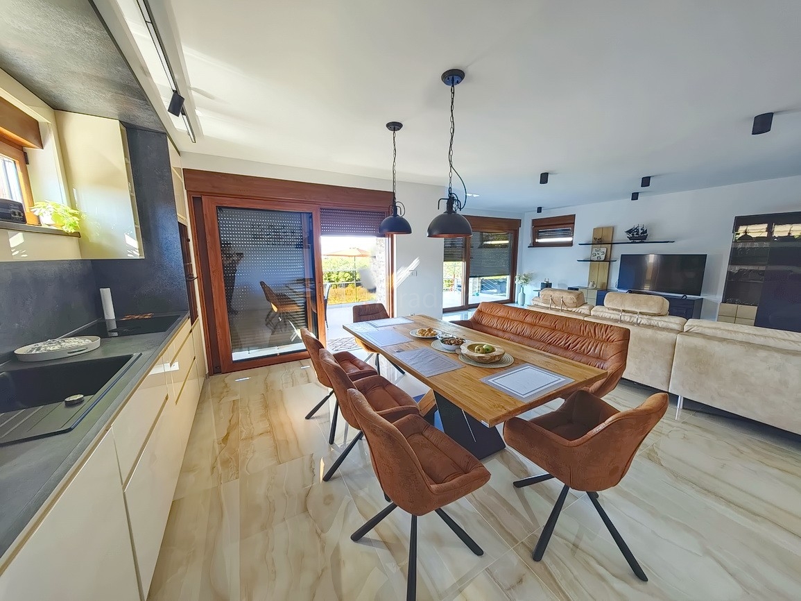 4 bedroom villa in Malinska-Dubašnica, Croatia – 103468