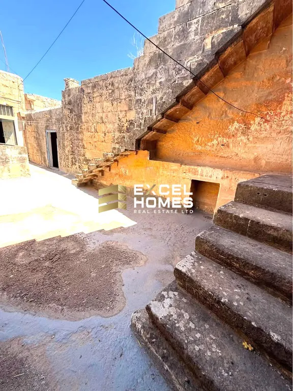 2 bedroom Character House in Qormi, Malta – 64016
