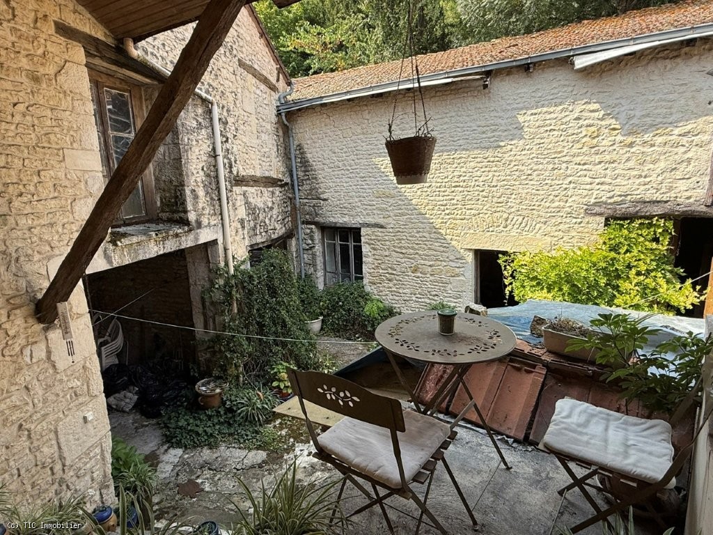 3 bedroom House in Ruffec, France – r7347