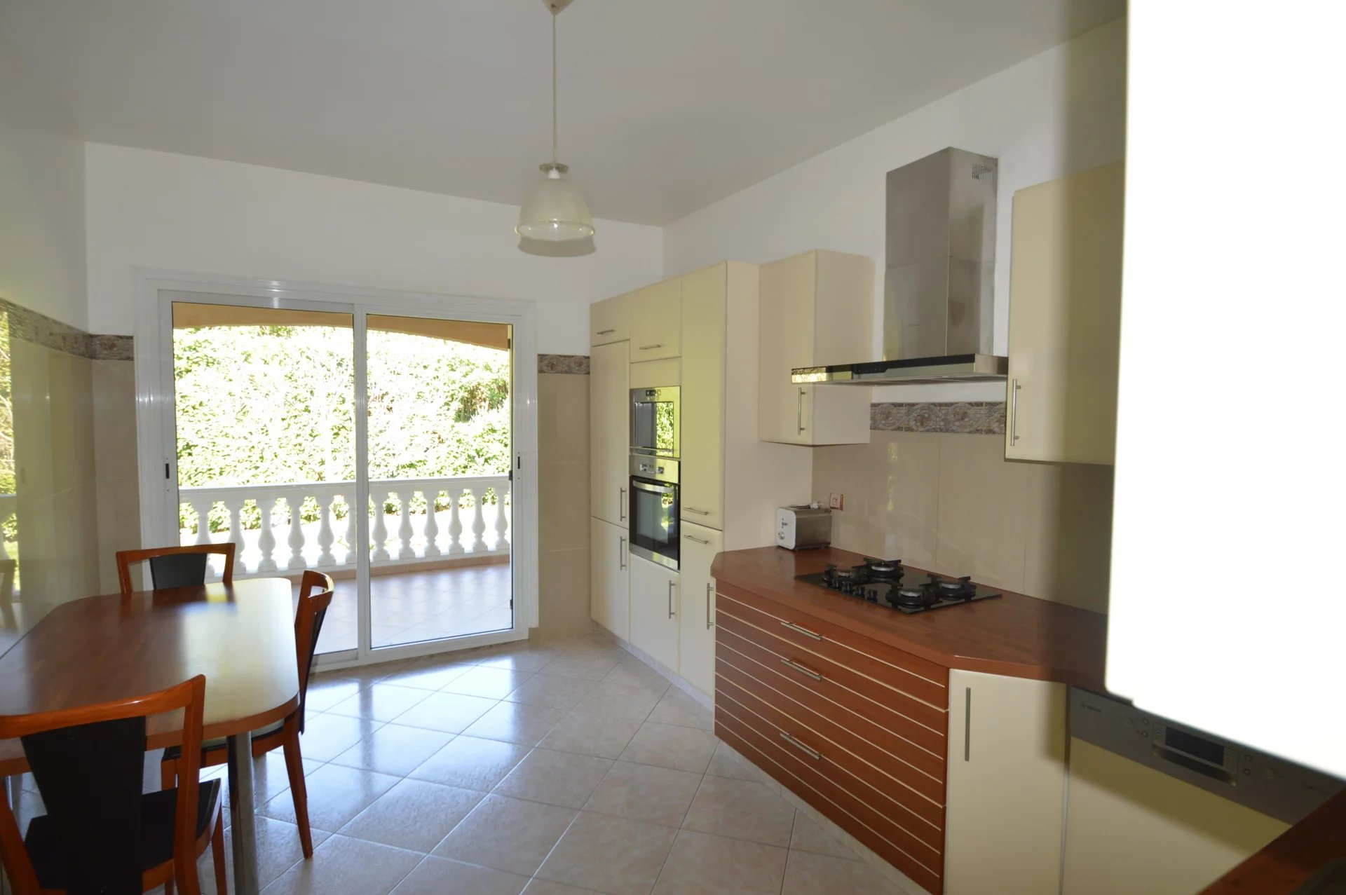 Stunning 230sqm Villa located between Bouc Bel Air and Cabriès, Provence-Alpes-Côte d’Azur – France – BVI79292