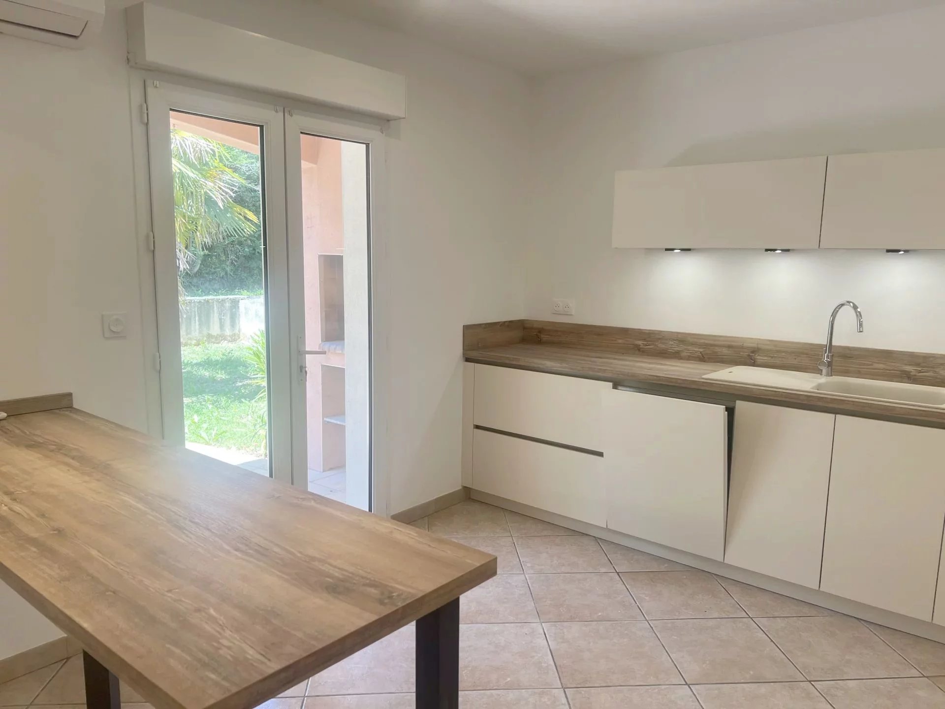 Spacious Property with further Potential in a Quiet Yet Central Location, Languedoc-Roussillon – France – BVI75732