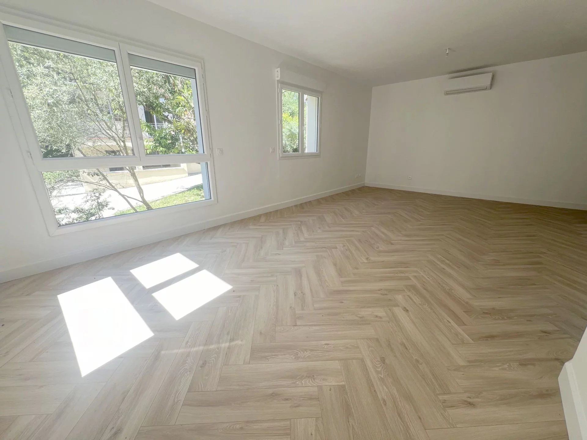 Spacious Property with further Potential in a Quiet Yet Central Location, Languedoc-Roussillon – France – BVI75732