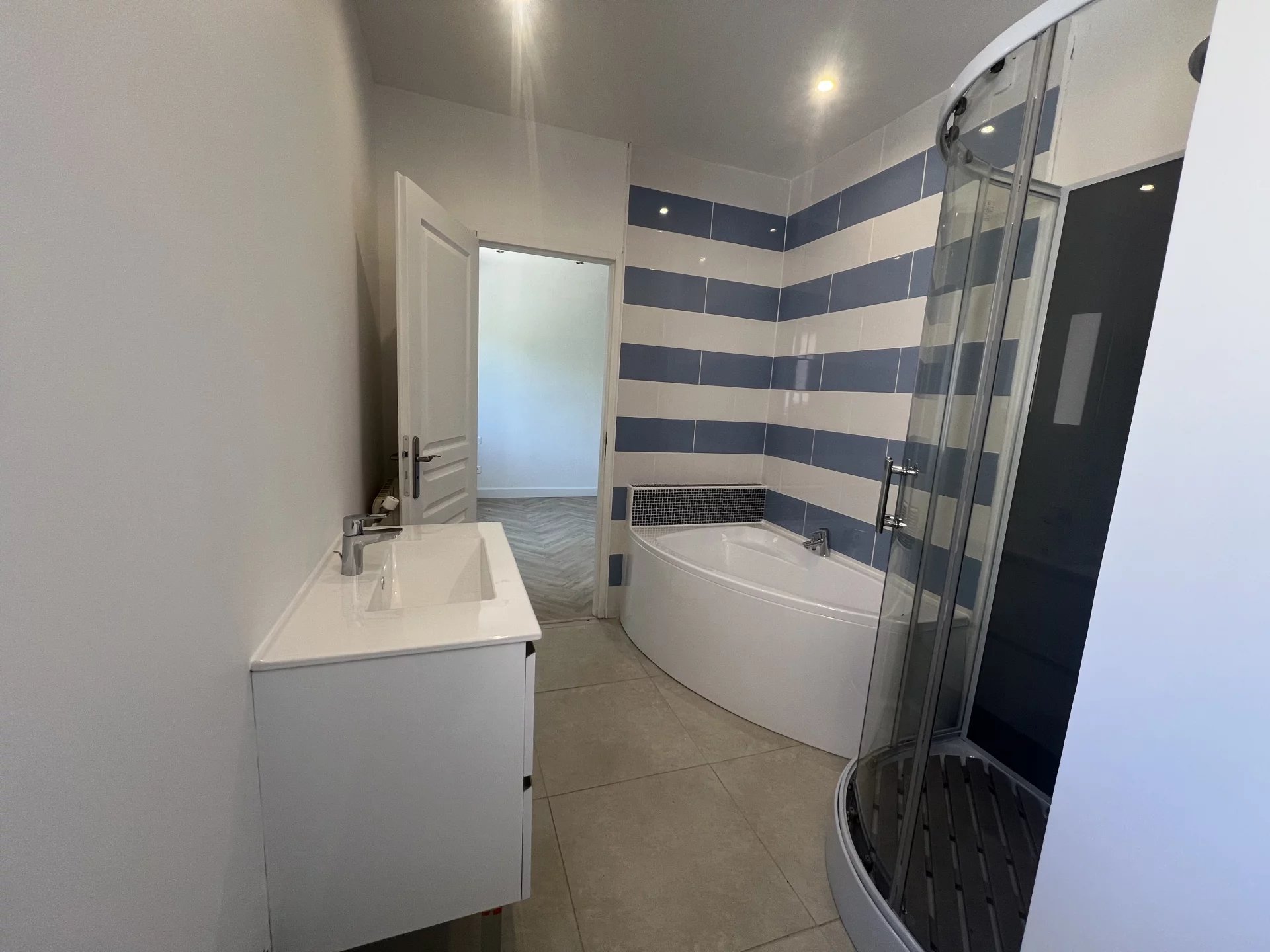 Spacious Property with further Potential in a Quiet Yet Central Location, Languedoc-Roussillon – France – BVI75732