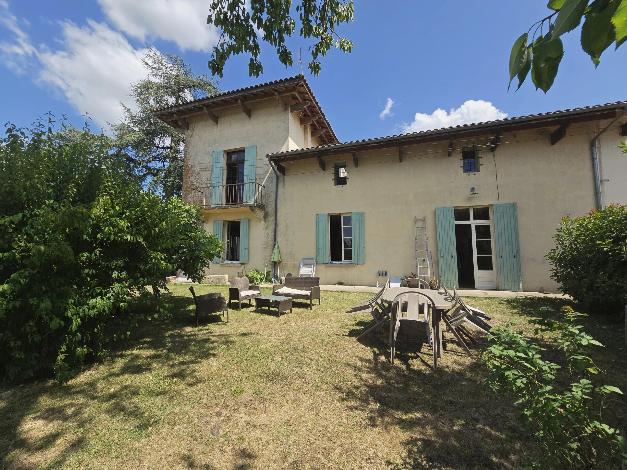 Charming family home with potential, Aquitaine – France – BVI82319