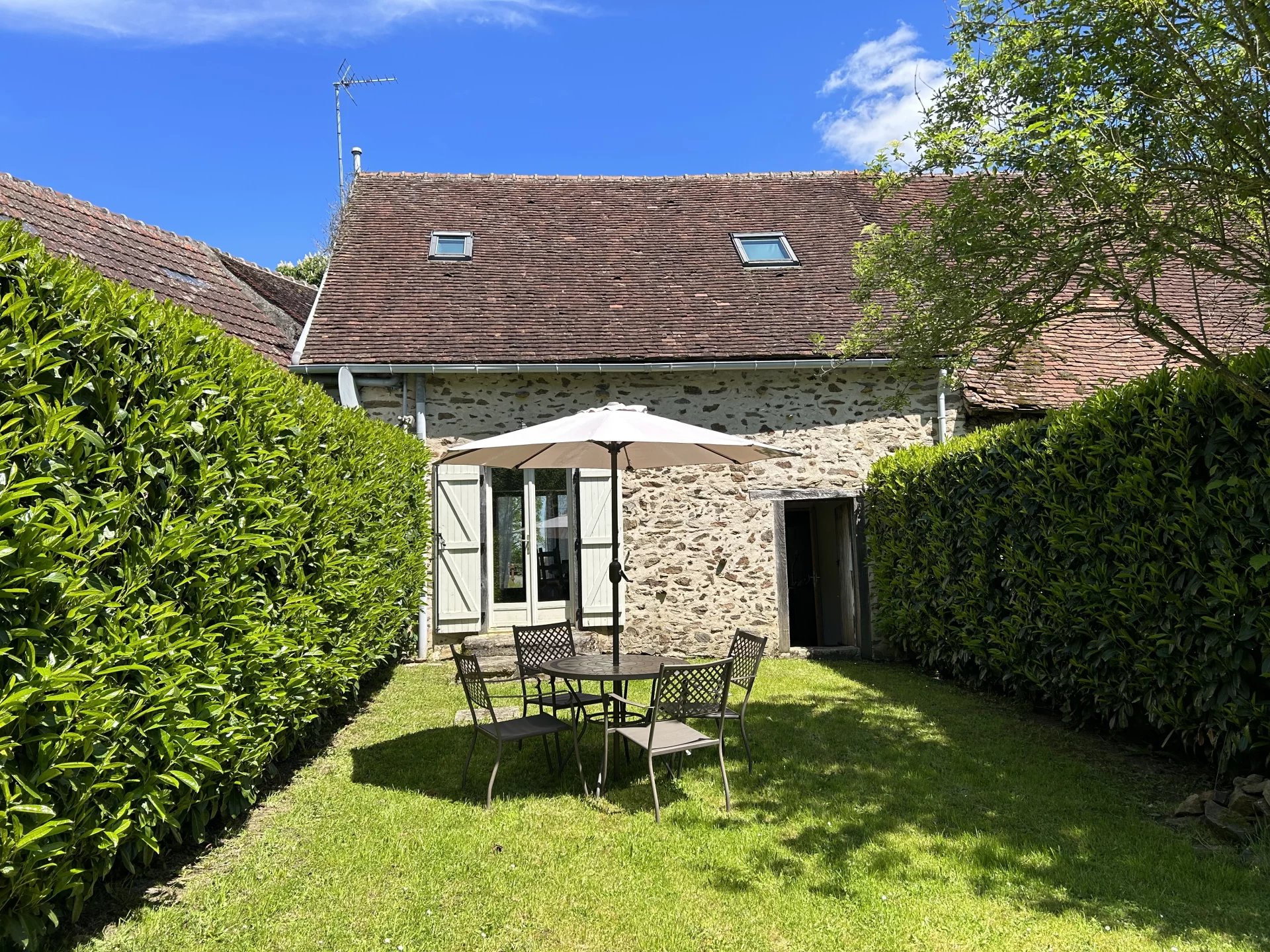 Move-in-ready house with garden and barn, Limousin – France – BVI82678