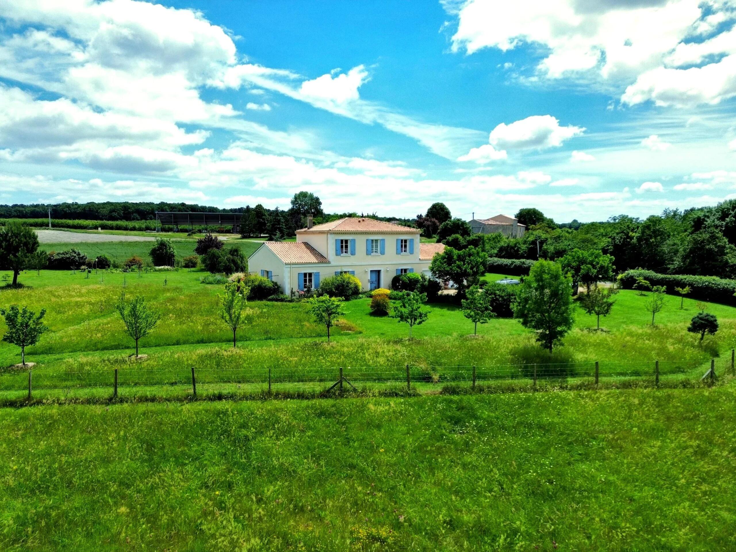 Contemporary country home with gardens and views, Aquitaine – France – BVI81171