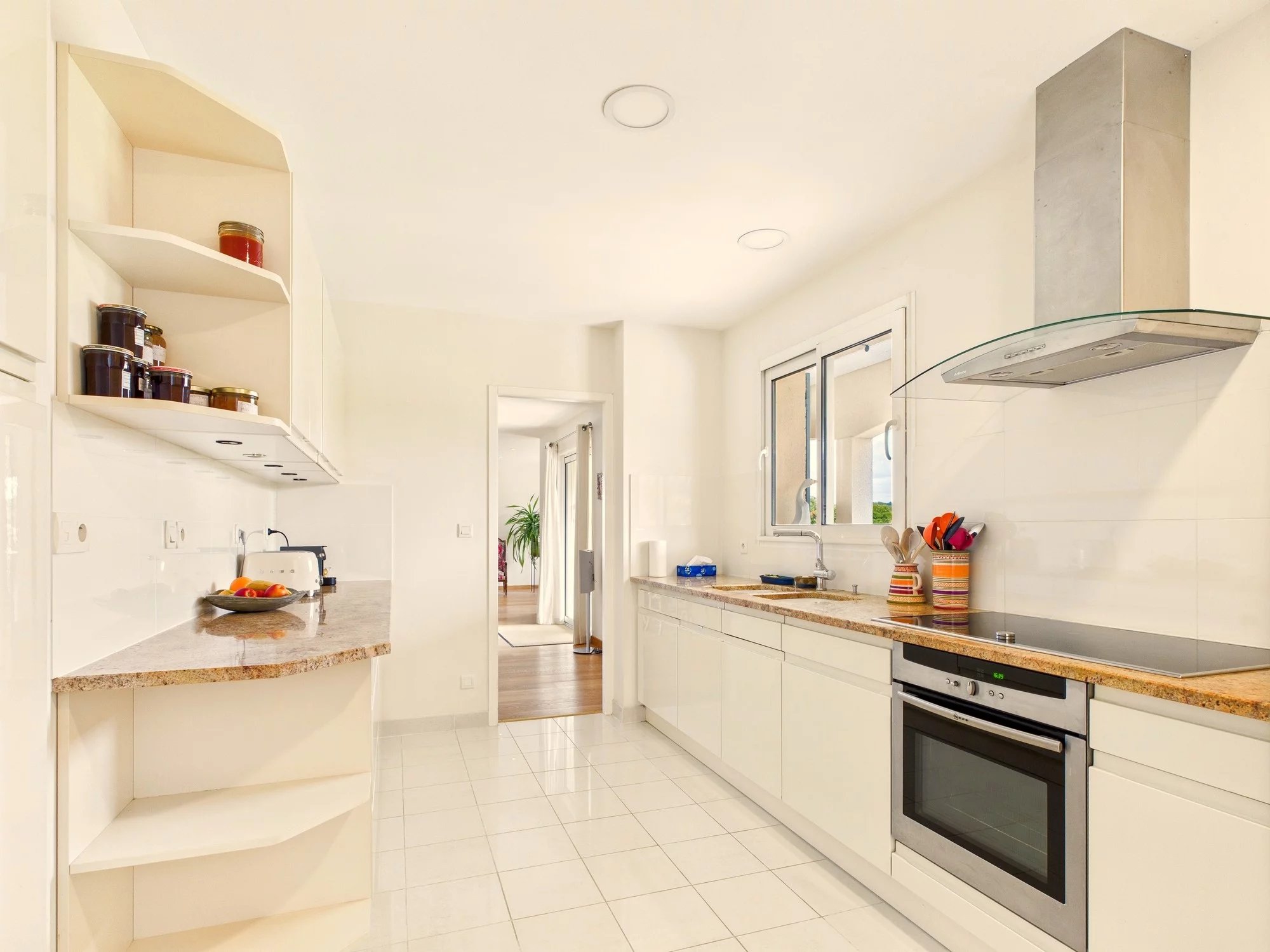 Contemporary country home with gardens and views, Aquitaine – France – BVI81171