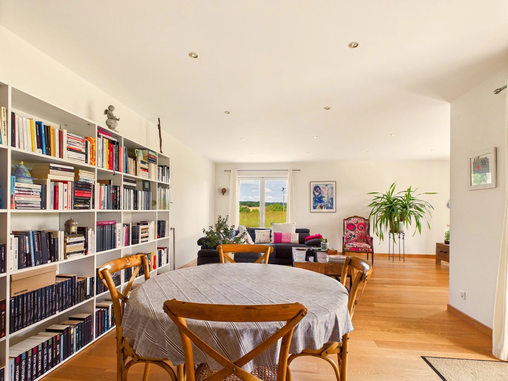 Contemporary country home with gardens and views, Aquitaine – France – BVI81171