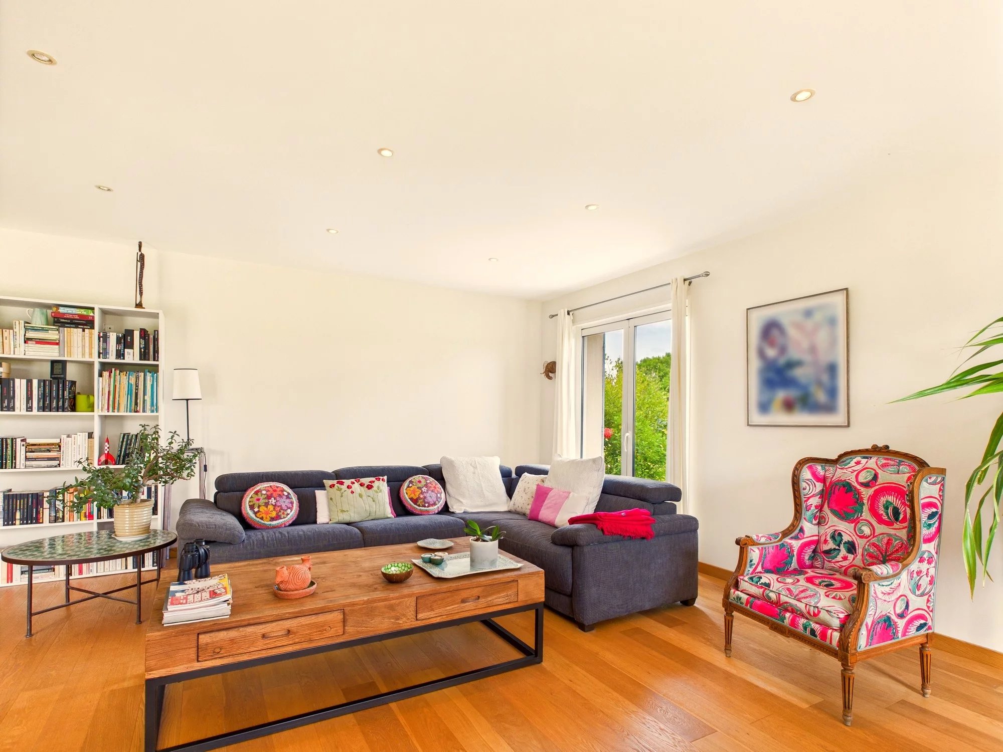 Contemporary country home with gardens and views, Aquitaine – France – BVI81171