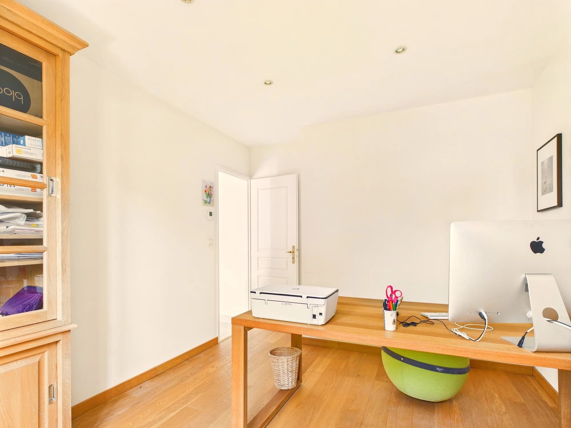 Contemporary country home with gardens and views, Aquitaine – France – BVI81171