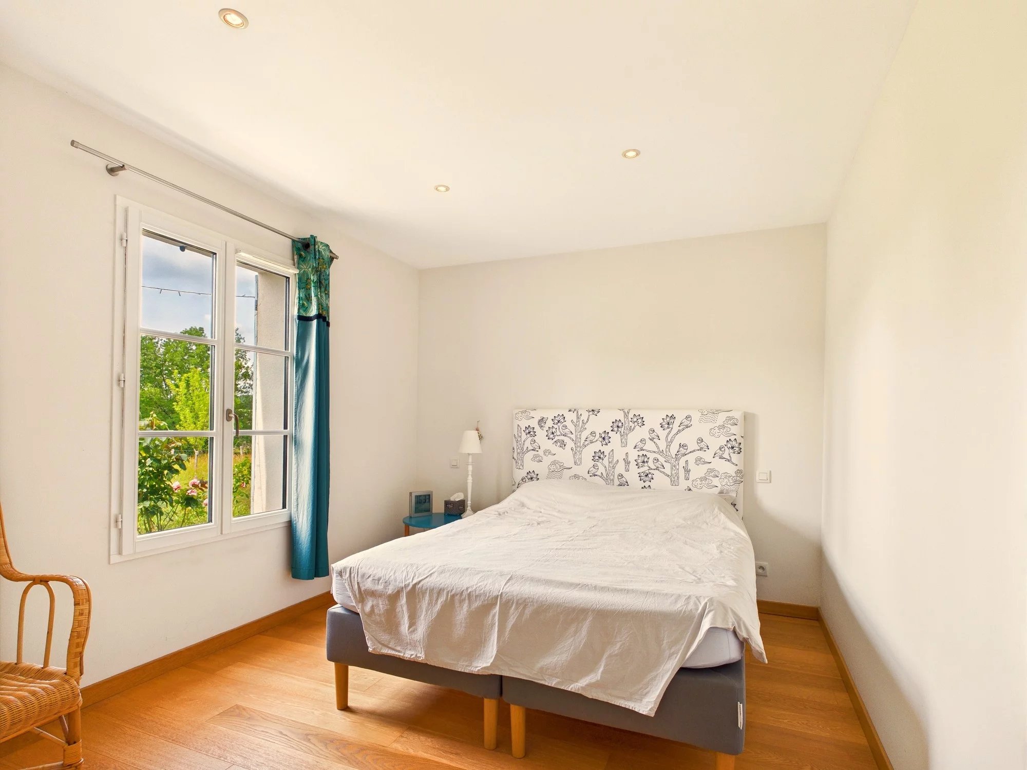 Contemporary country home with gardens and views, Aquitaine – France – BVI81171