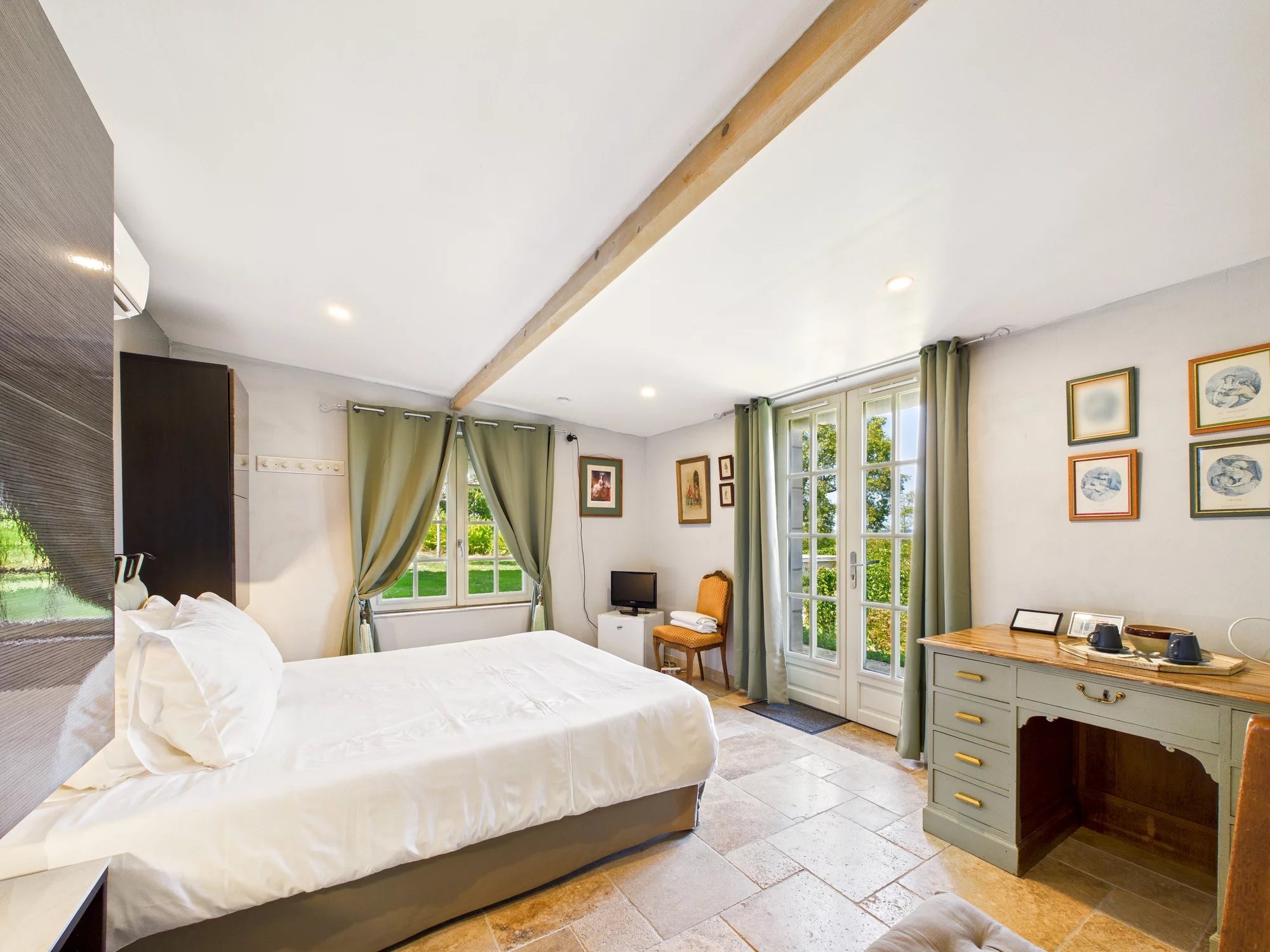 Exquisitely Renovated Stone Manor with Breathtaking Views and Luxury Features, Aquitaine – France – BVI81051