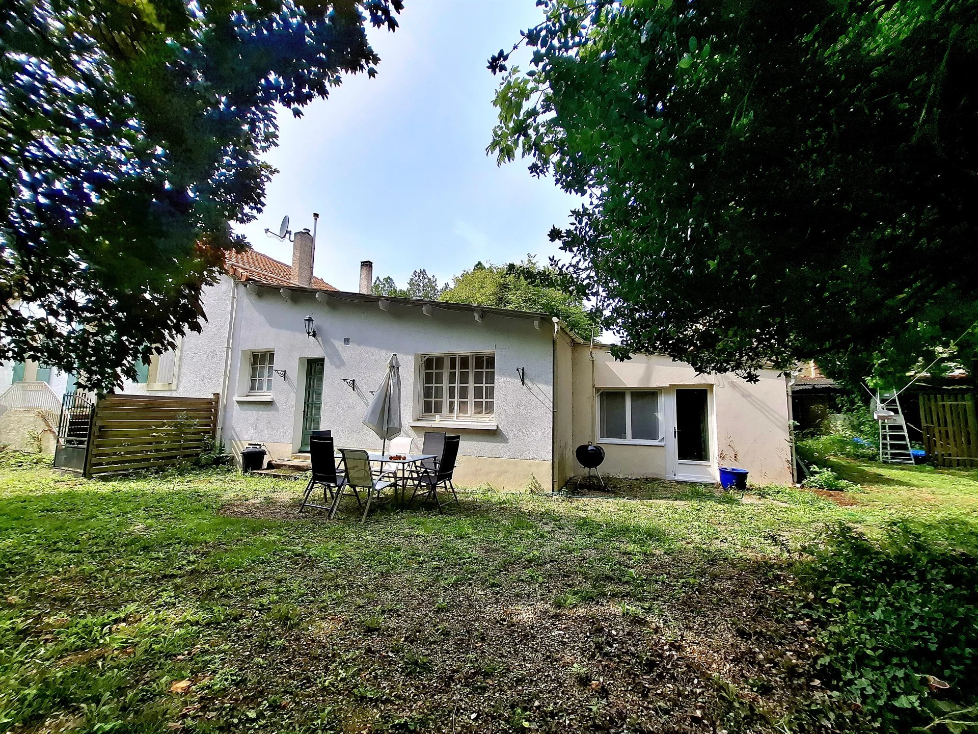 Attractive property with amazing living area and large, private grounds, Poitou-Charentes – France – BVI81980