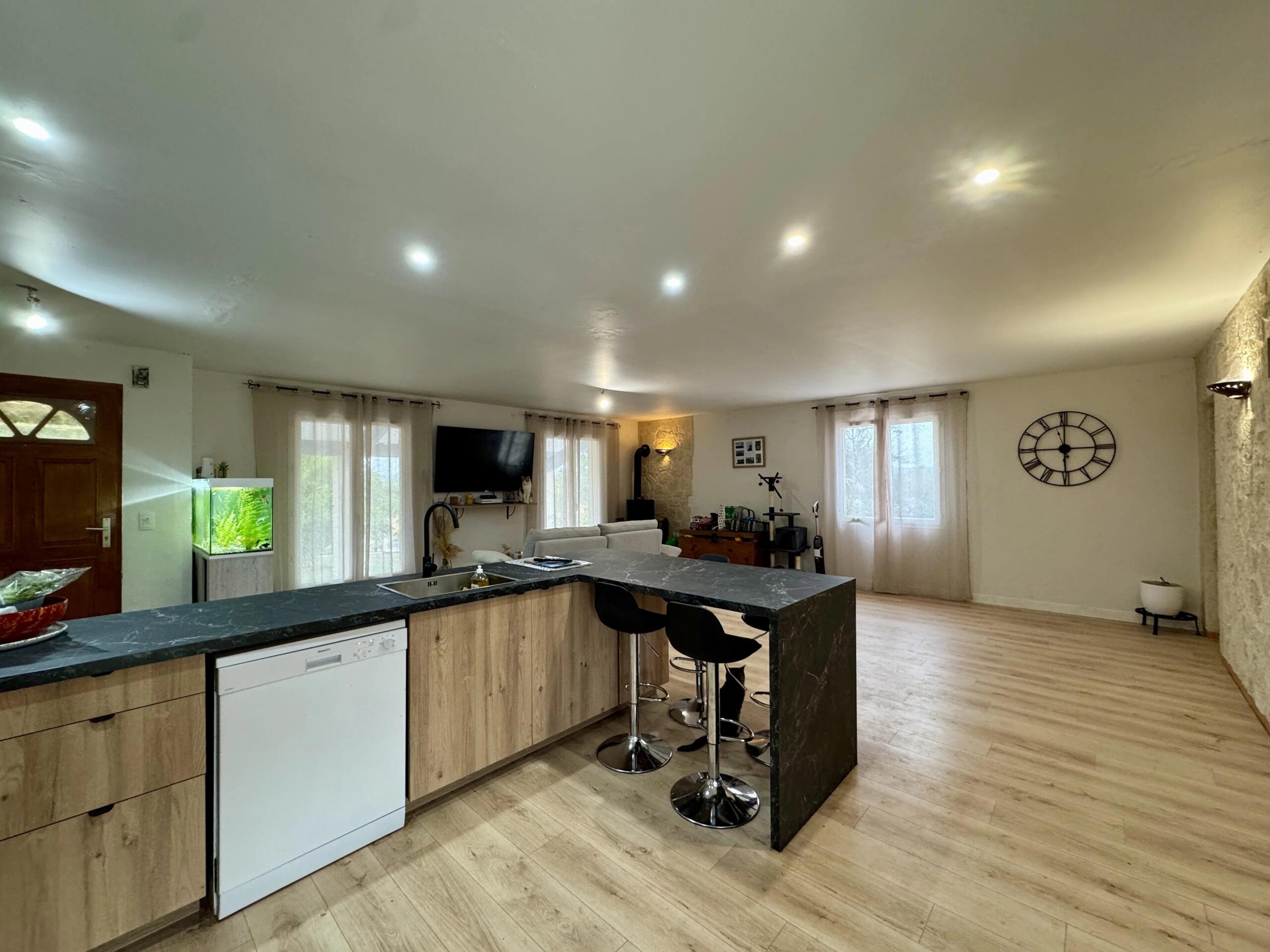 Modern single-storey property on large plot, Aquitaine – France – BVI82491