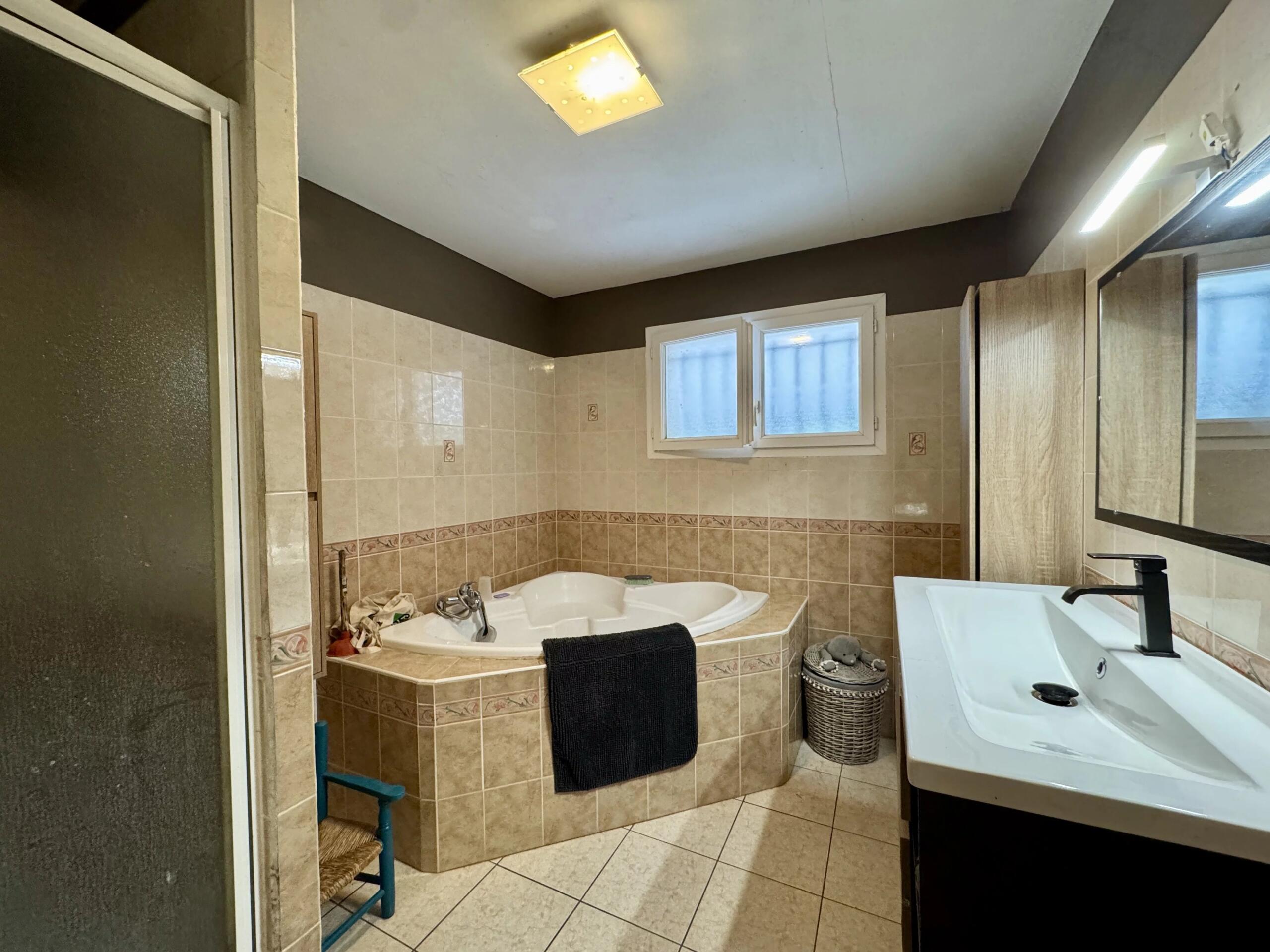 Modern single-storey property on large plot, Aquitaine – France – BVI82491