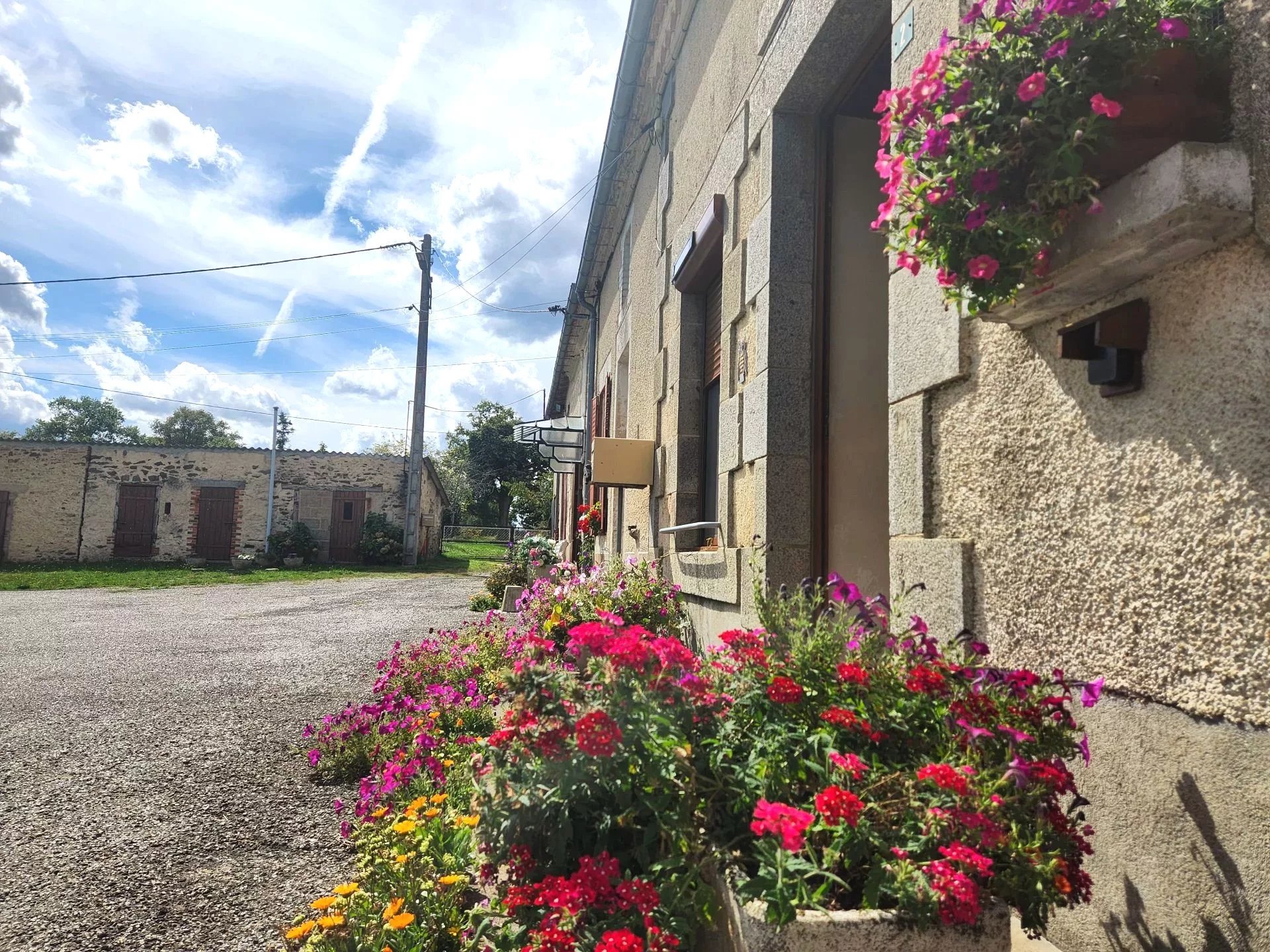 House and barns, plus house to renovate and 3.8 hectares of land, Limousin – France – BVI82116