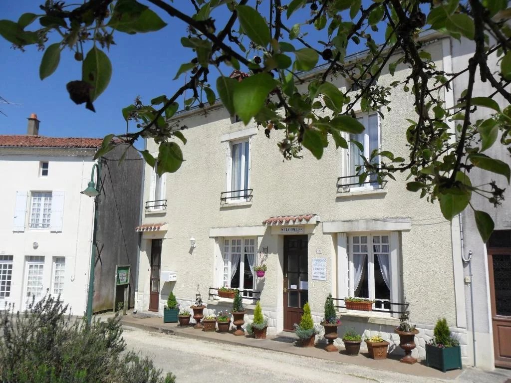 Charming Village House – Ideal BnB or Family Home with Annex, Poitou-Charentes – France – BVI82711