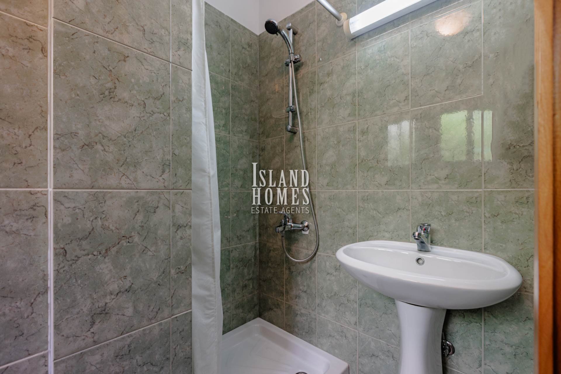 4 bedroom Detached in Ayia Triada, Famagusta, Cyprus – CcA101