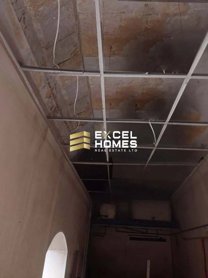 4 bedroom Farmhouse in Qormi, Malta – 64105