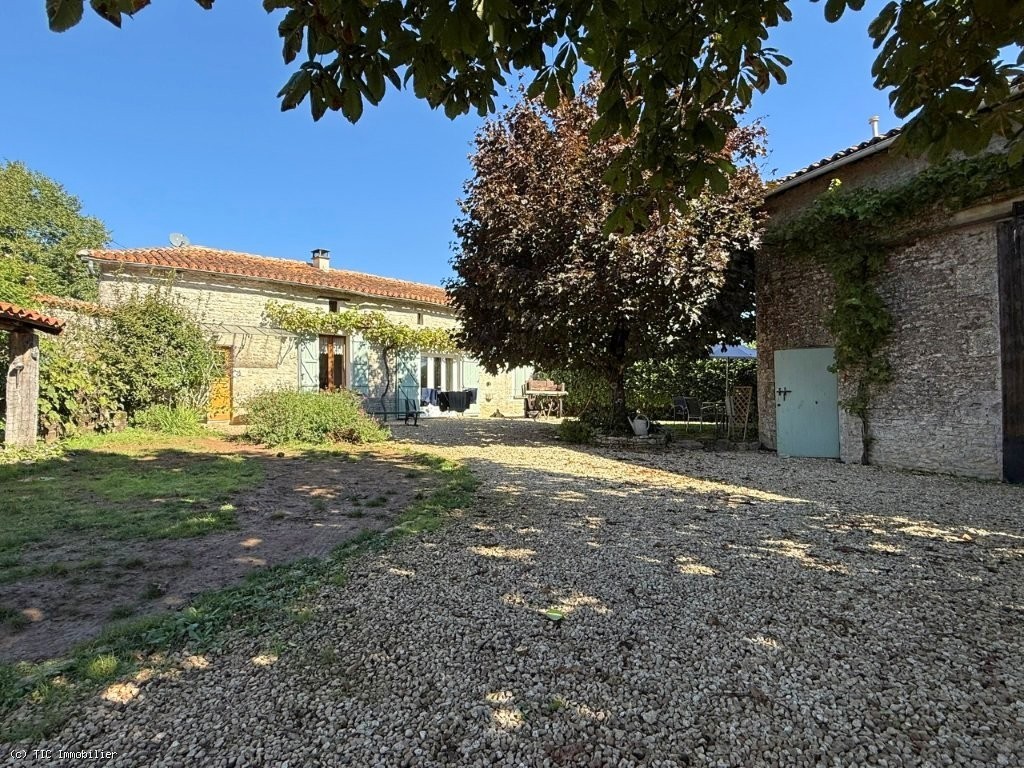 3 bedroom House in Verteuil-Sur-Charente, France – r7364