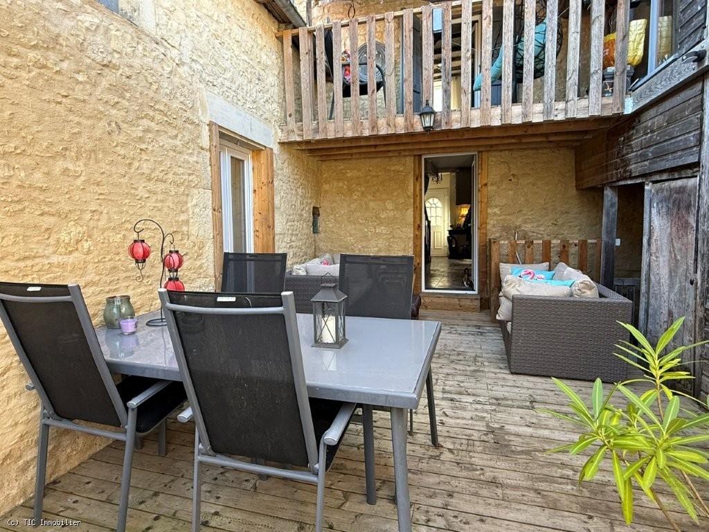 3 bedroom House in Ruffec, France – r7363