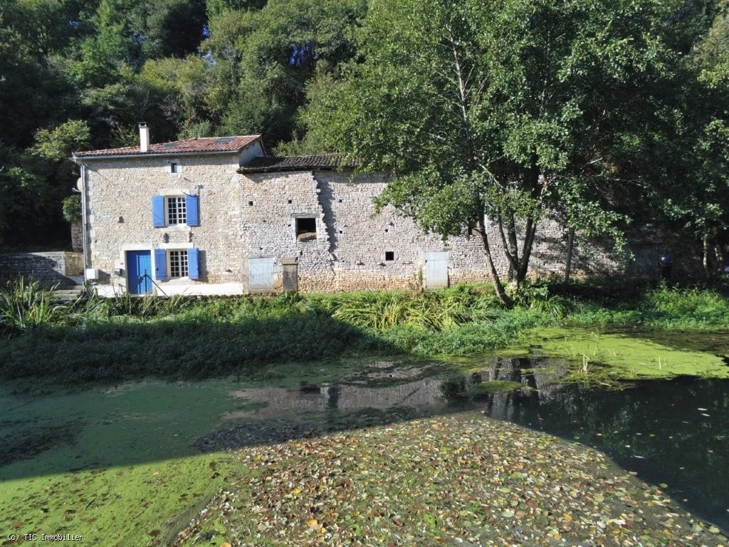 3 bedroom House in Civray, France – r7359