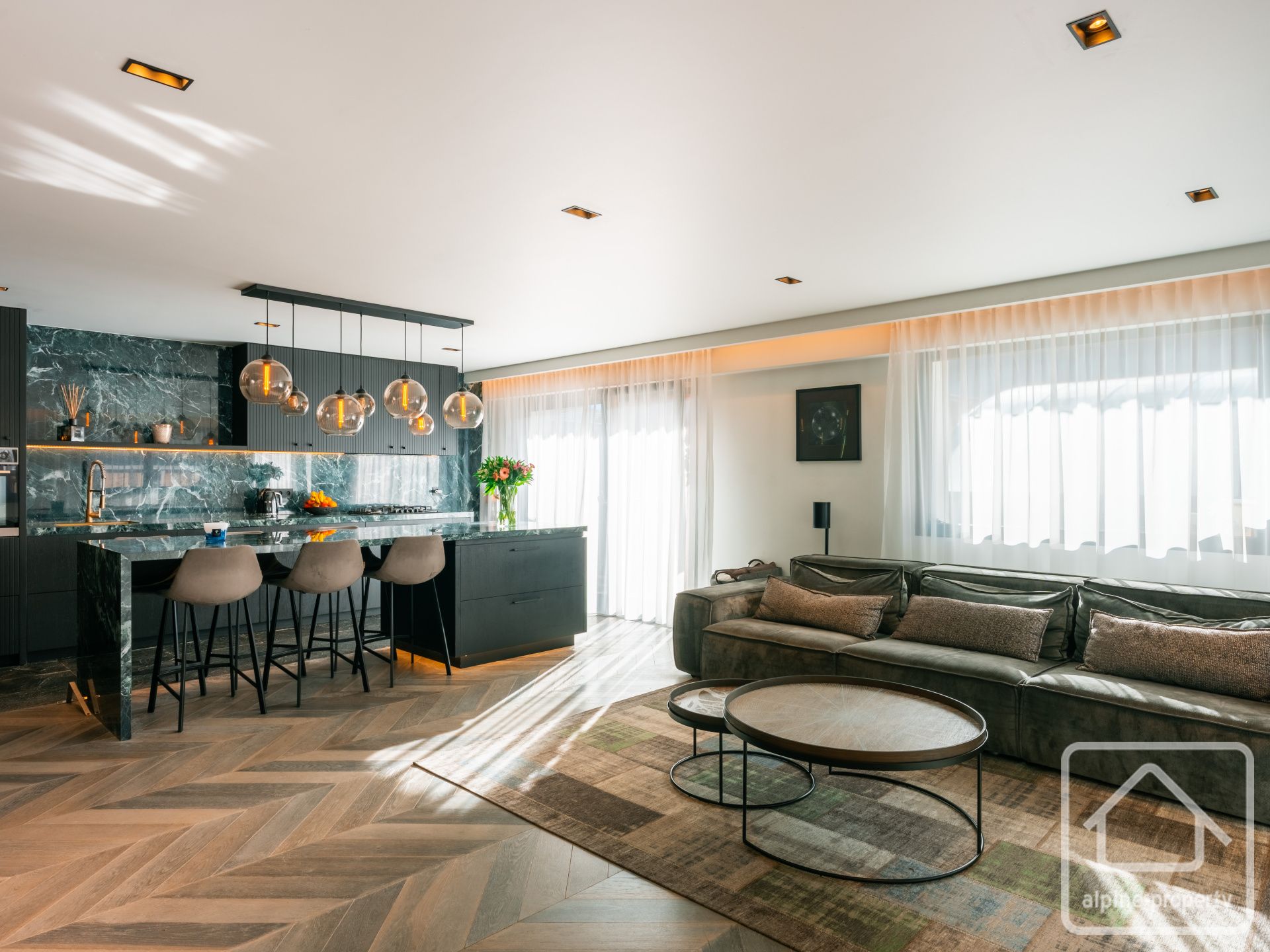 A Recently Renovated Luxury Apartment With Swimming Pool. – APPTPLEINSOLEIL