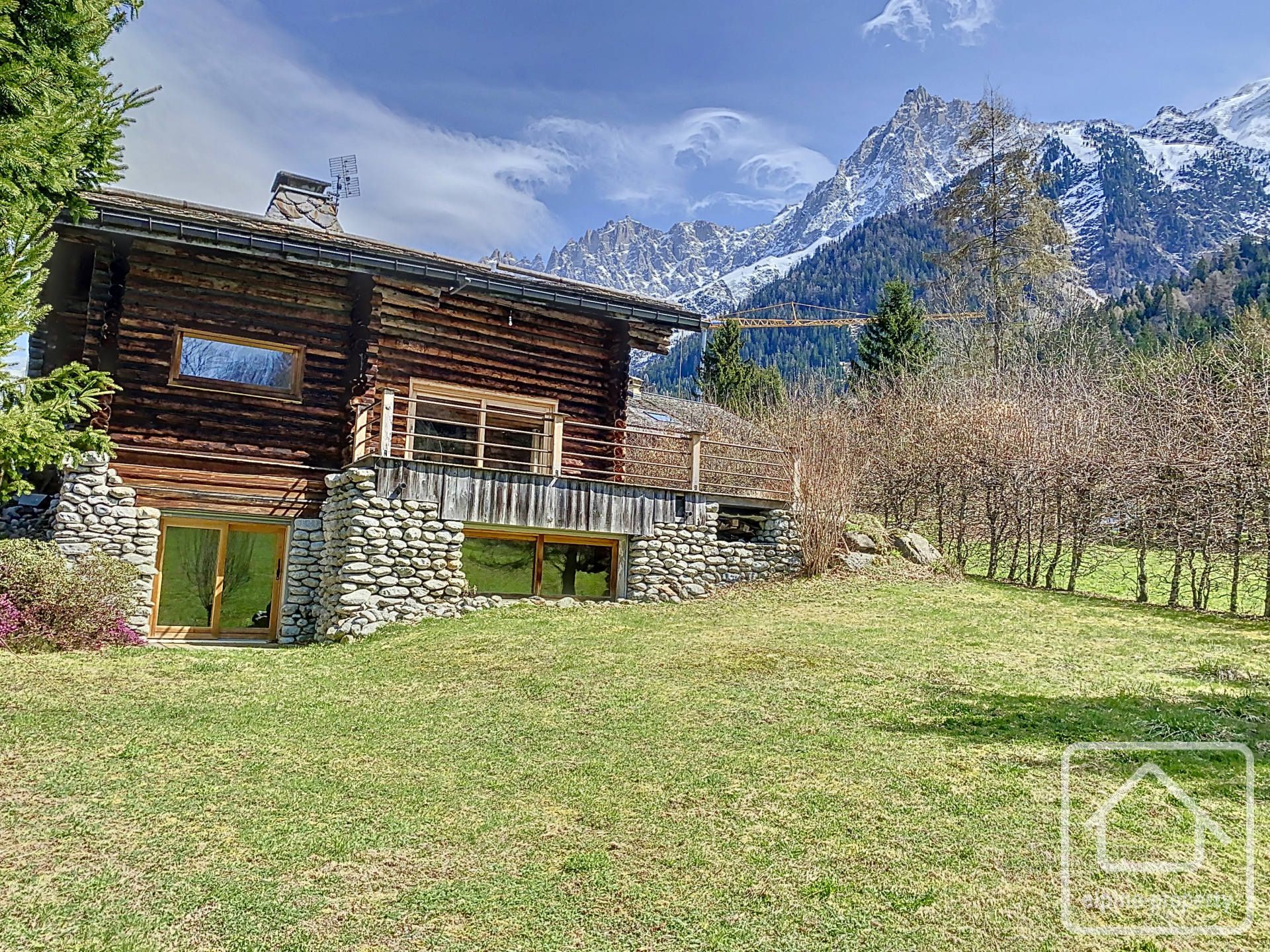 Stunning 5 Bedroom Log Chalet With Panoramic Mont Blanc Views Set In The Heart Of The Chamonix Valley, One Hour From Geneva Airport. – CHALETLEBUCHERON