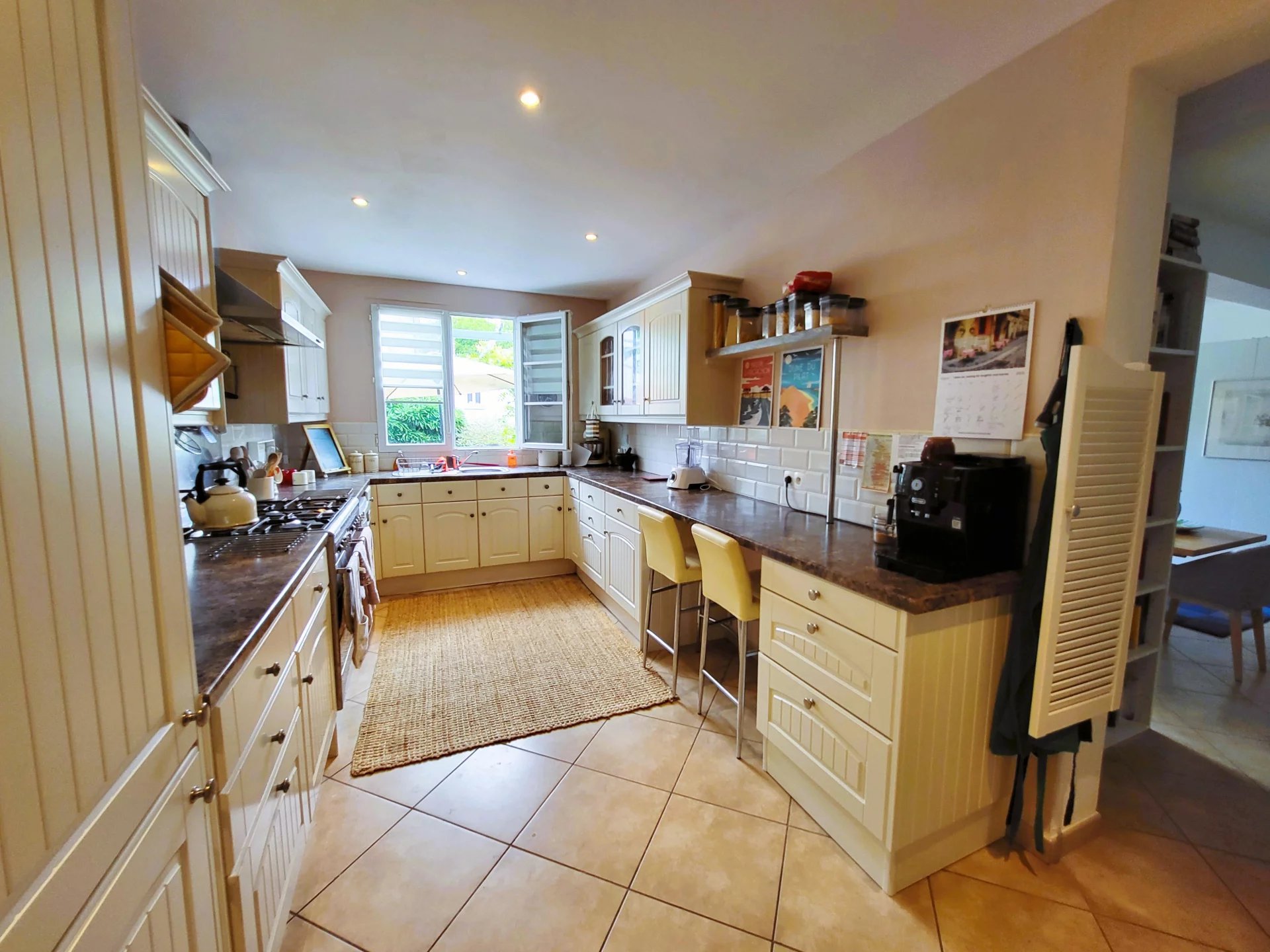 Large, handsome family home with private gardens in the centre of Jarnac, Poitou-Charentes – France – BVI82261