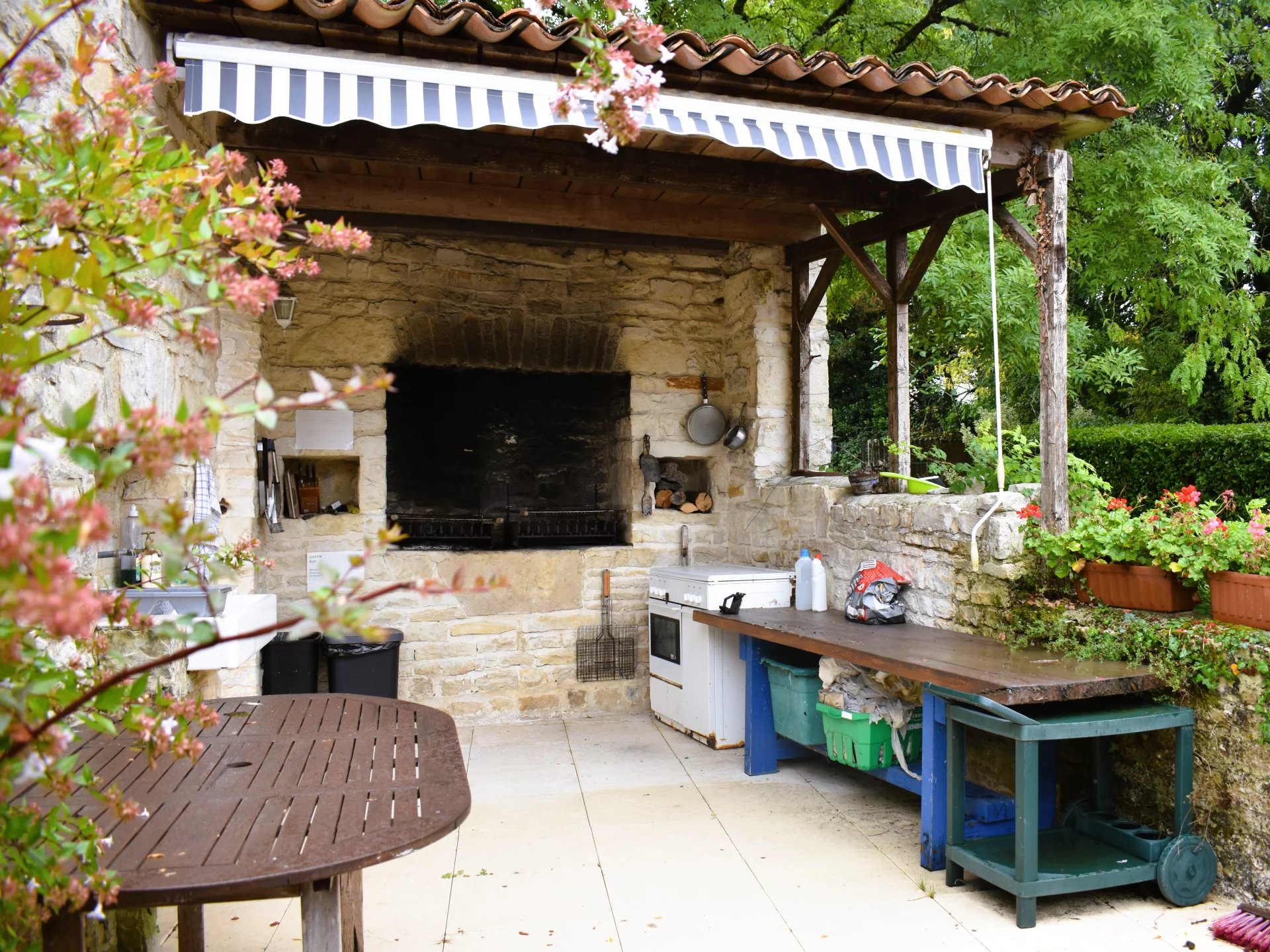 Characterful ensemble offering many opportunities, Poitou-Charentes – France – BVI82783
