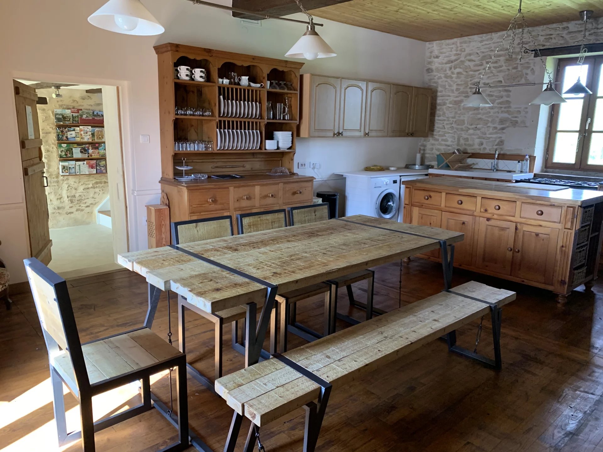 Fabulous country home with guest house and land, Poitou-Charentes – France – BVI81385