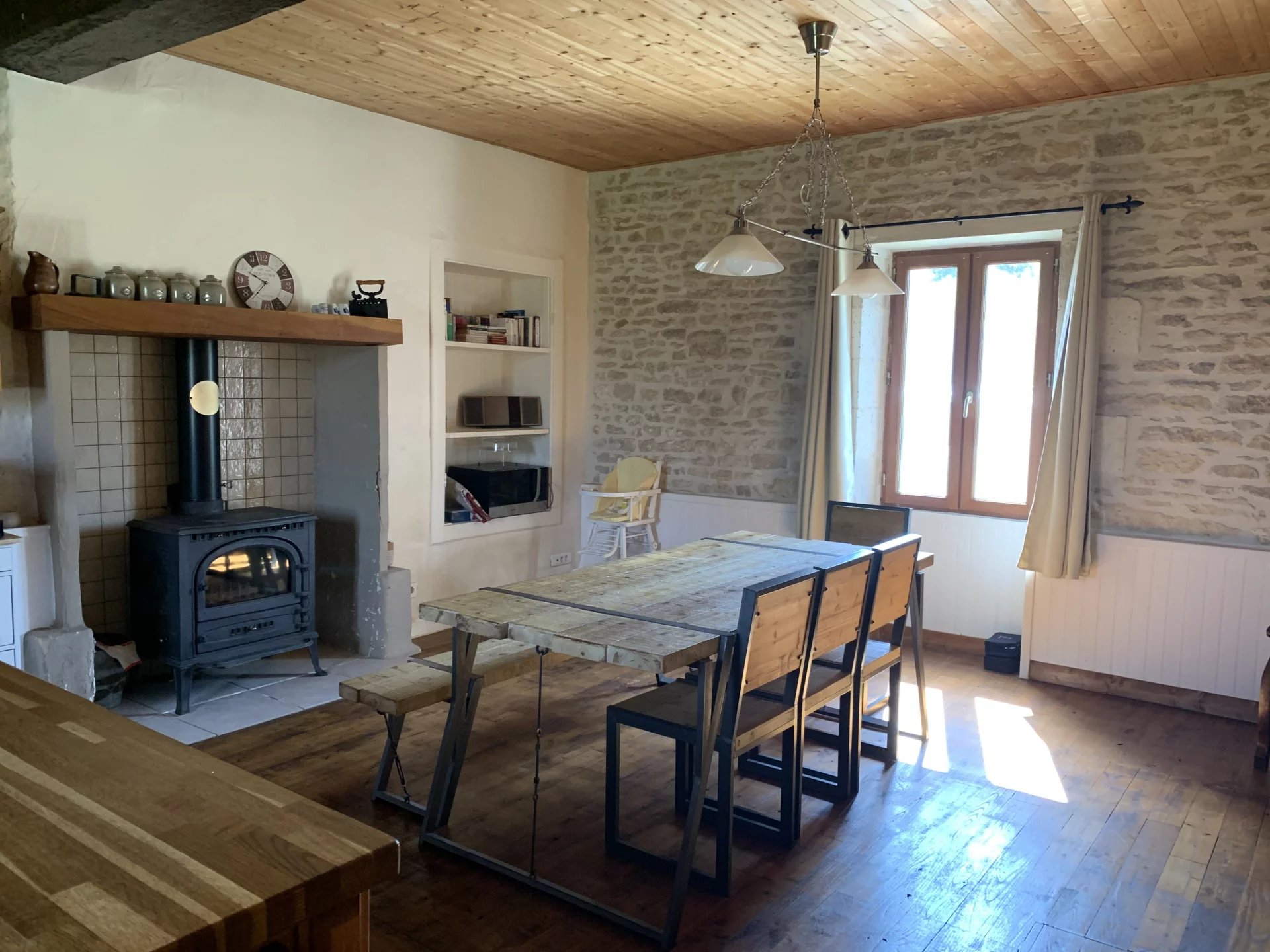 Fabulous country home with guest house and land, Poitou-Charentes – France – BVI81385