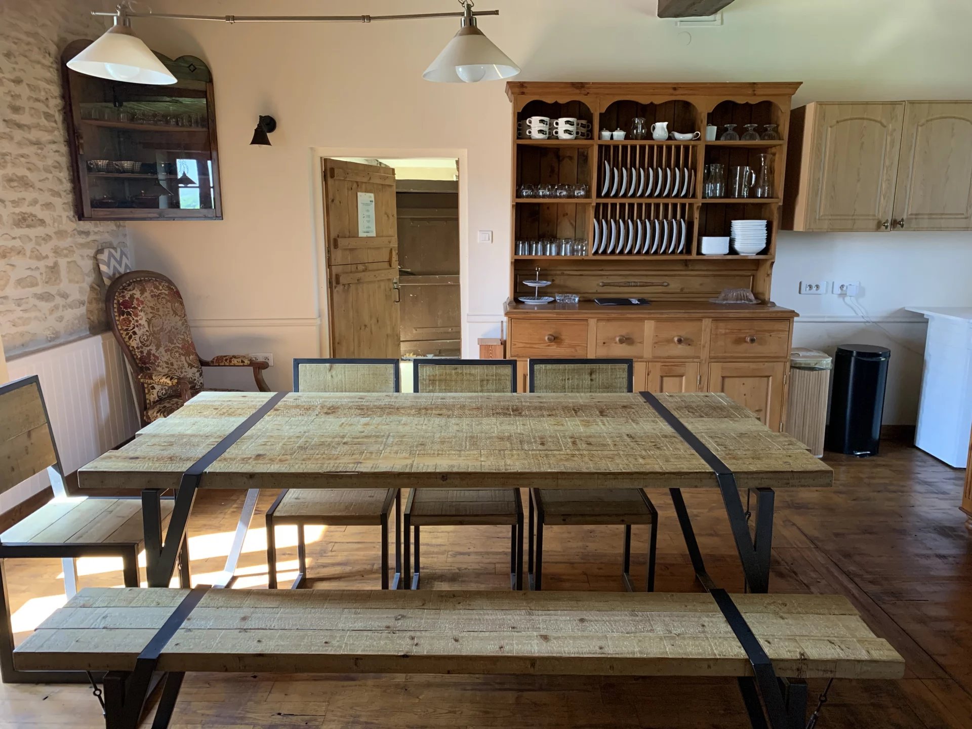 Fabulous country home with guest house and land, Poitou-Charentes – France – BVI81385