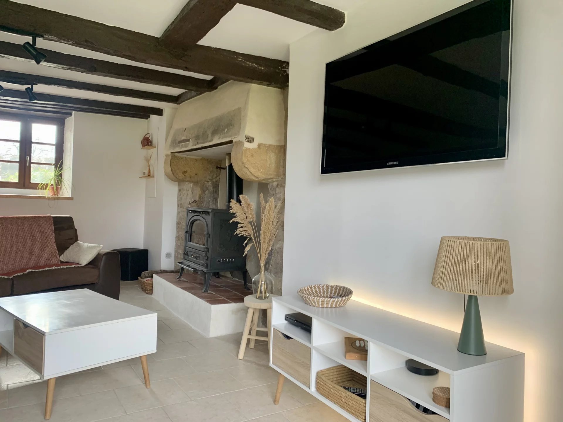 Fabulous country home with guest house and land, Poitou-Charentes – France – BVI81385