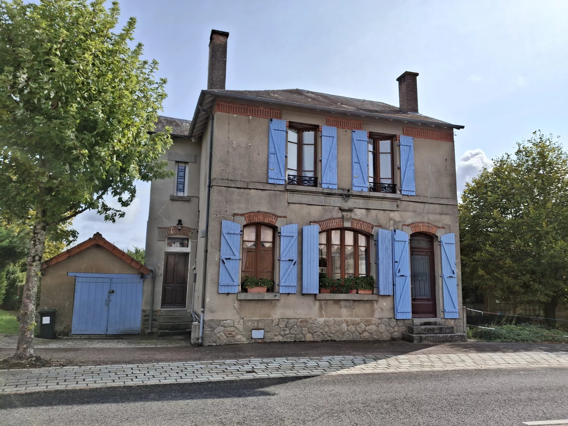 Character village house with 3 bedrooms, large kitchen diner and pretty garden, Limousin – France – BVI82748
