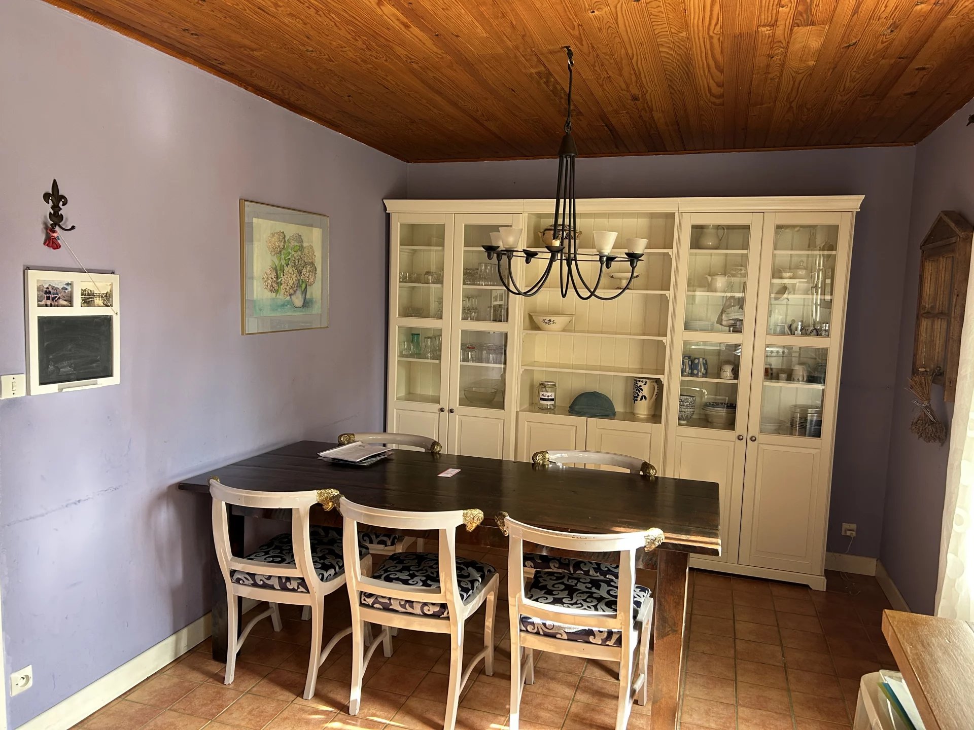 Three superbly presented houses with income potential, Centre – France – BVI81835