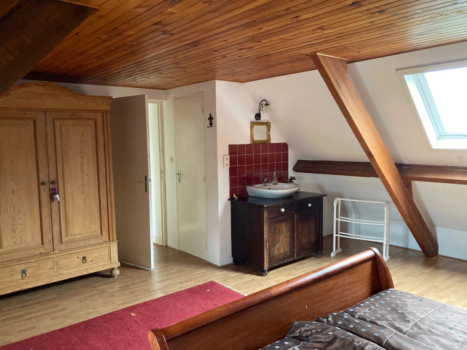 Three superbly presented houses with income potential, Centre – France – BVI81835