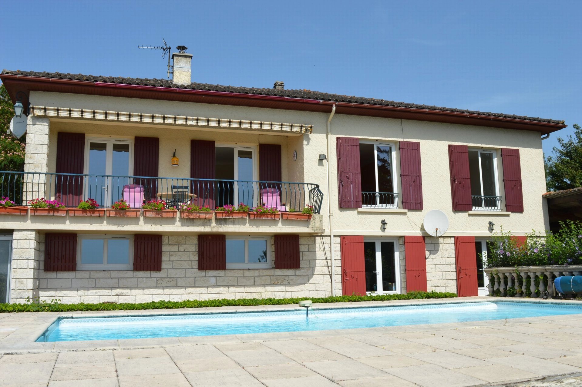 Spacious Family Home with Pool, Panoramic Views and Peaceful Setting, Aquitaine – France – BVI81244