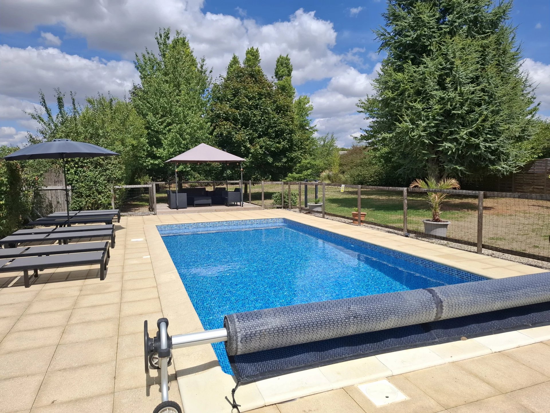 Bright, Well-Presented House with Guest Accommodation in Charming Rural Village, Poitou-Charentes – France – BVI81469