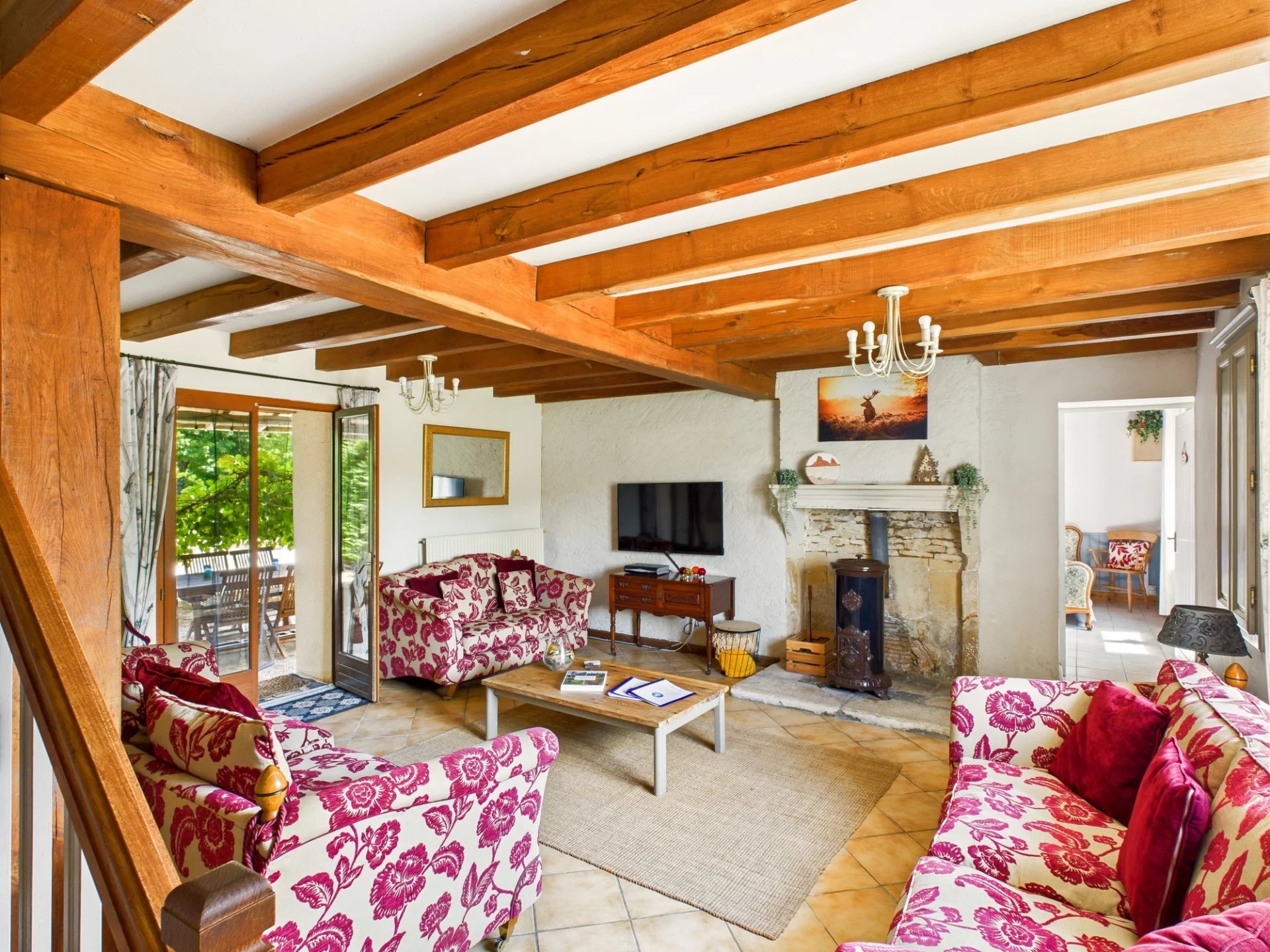 Bright, Well-Presented House with Guest Accommodation in Charming Rural Village, Poitou-Charentes – France – BVI81469