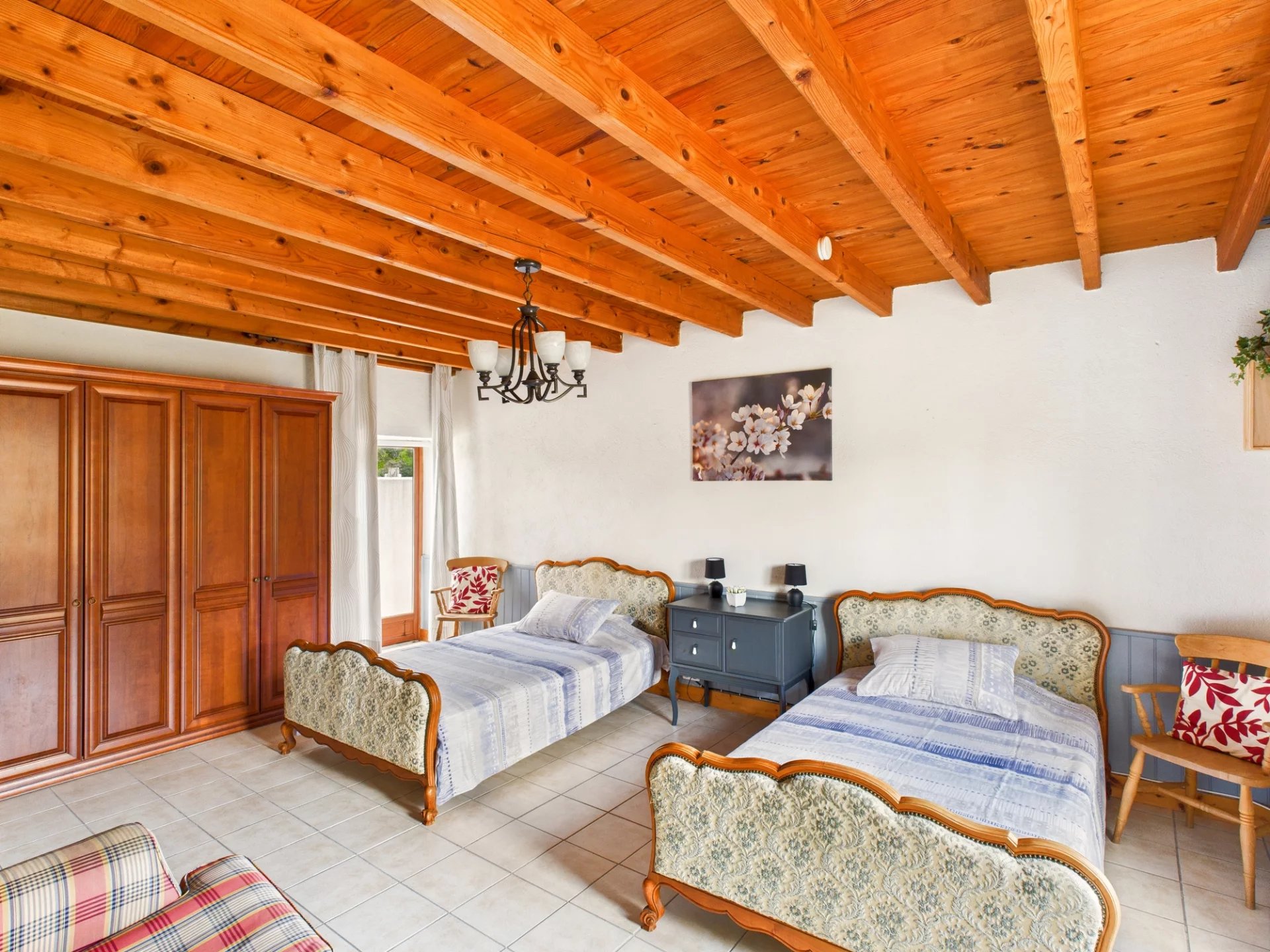 Bright, Well-Presented House with Guest Accommodation in Charming Rural Village, Poitou-Charentes – France – BVI81469