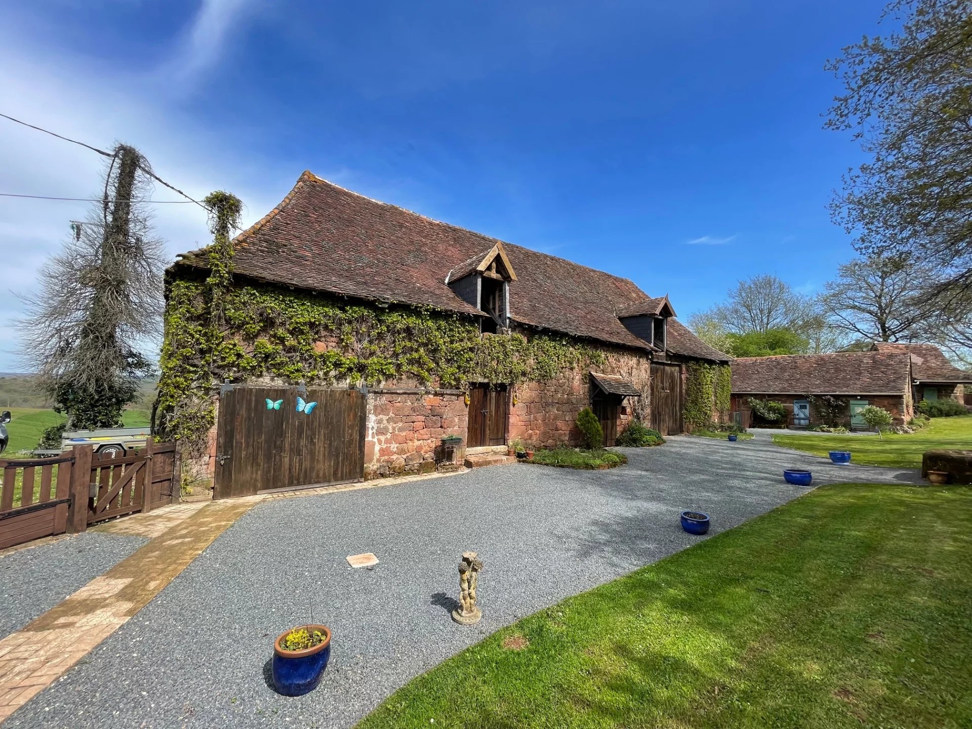 Beautifully renovated stone cottage in tranquil setting, Aquitaine – France – BVI74564