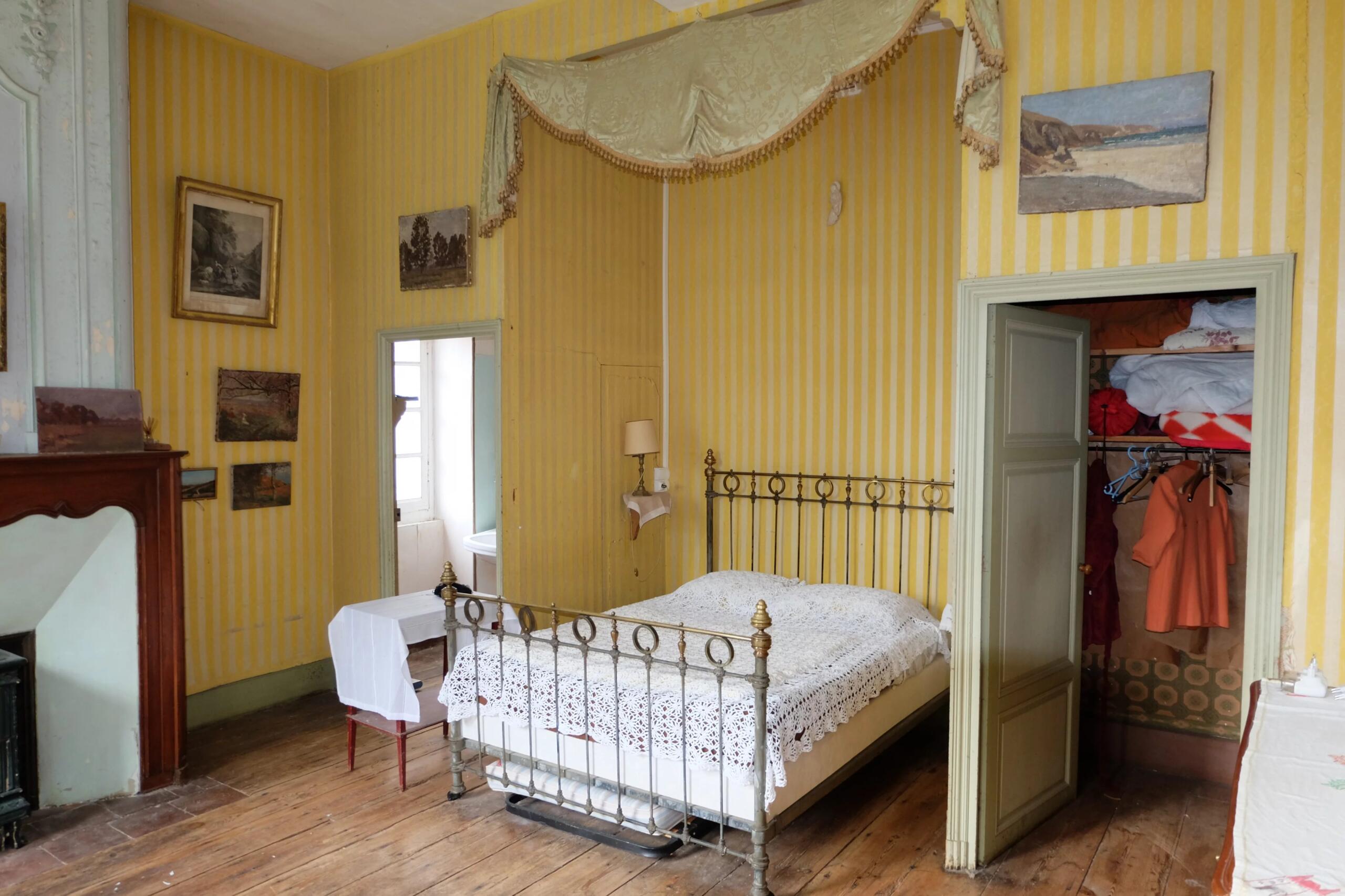 Manor house with pool and guest annexe, Aquitaine – France – BVI82793