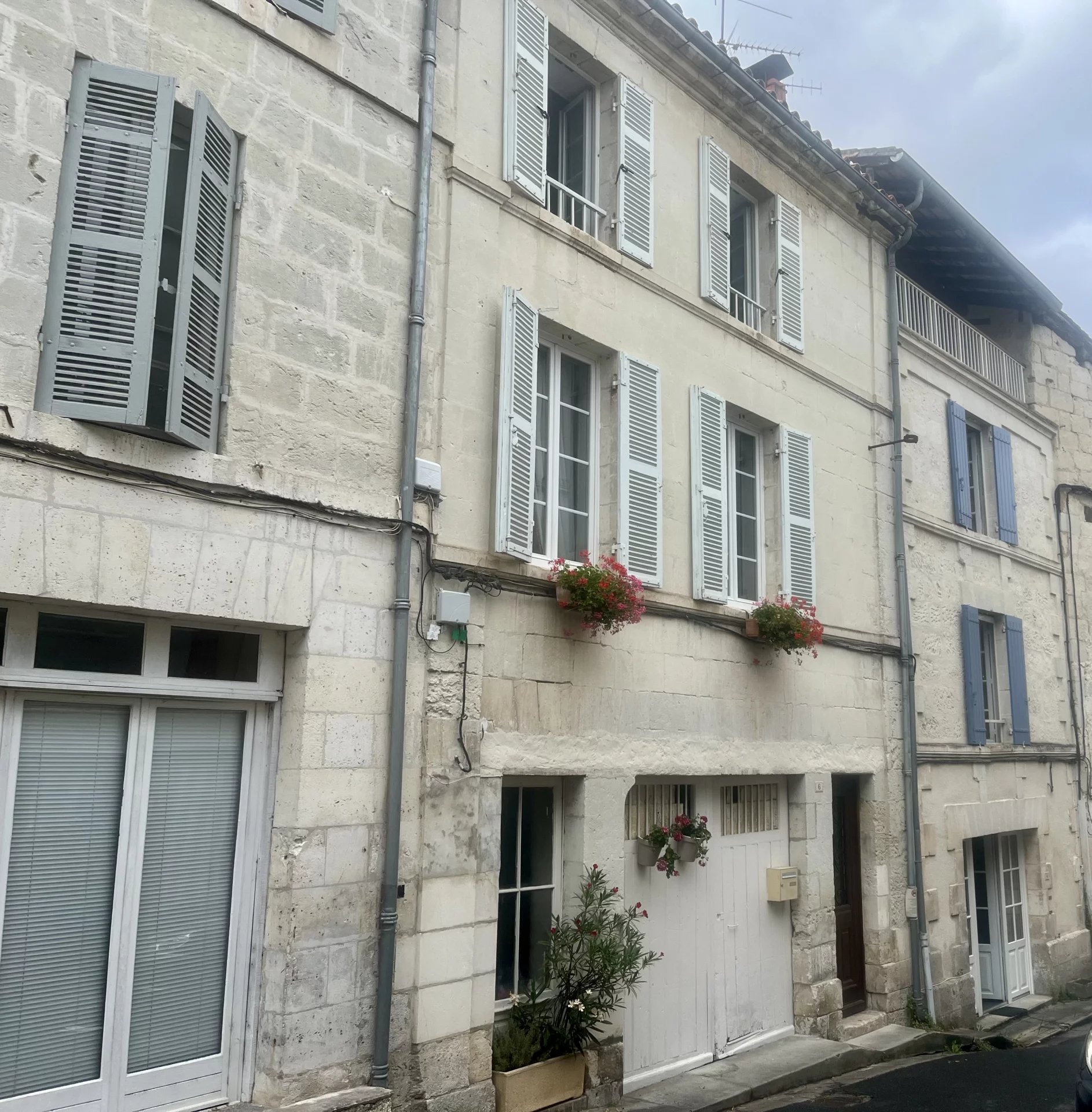 Lovely old charming village town house, Poitou-Charentes – France – BVI71252