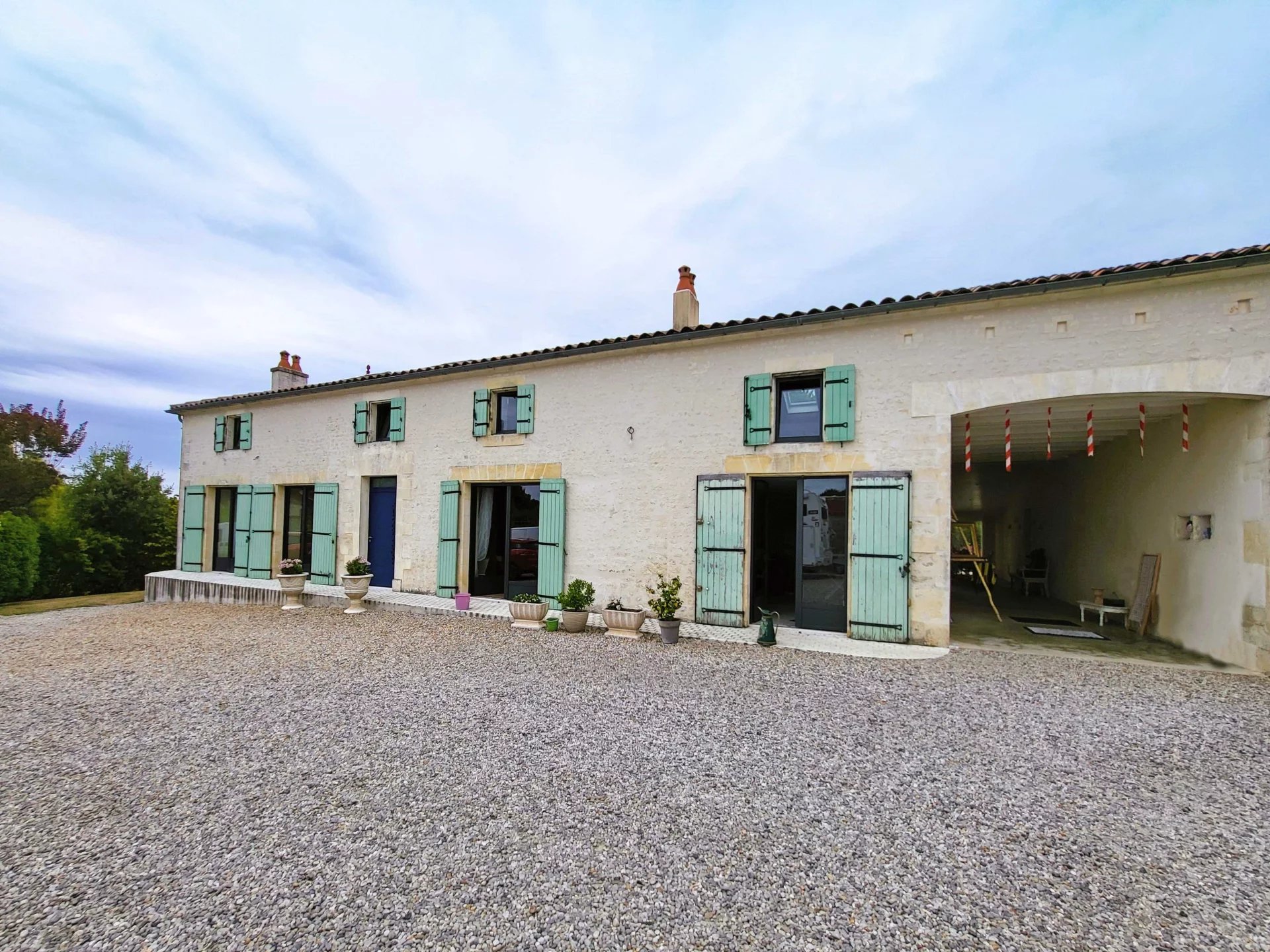 Large, detached 3-bedroom, Charentaise house with pool, close to Cognac, Poitou-Charentes – France – BVI82601