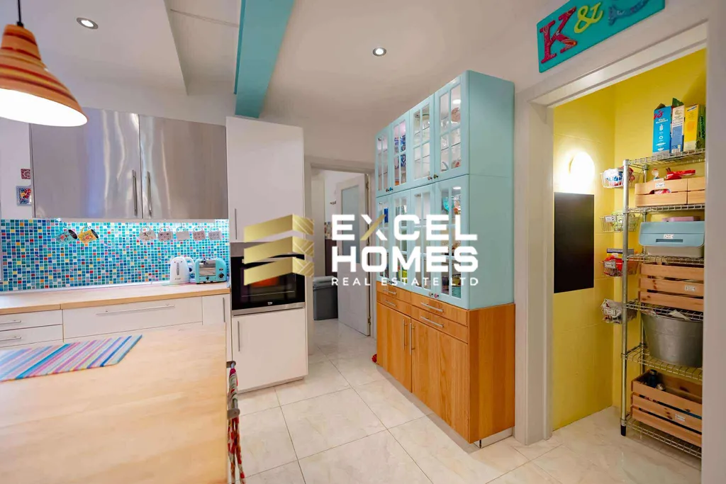 5 bedroom Apartment in Mellieha, Malta – 64171