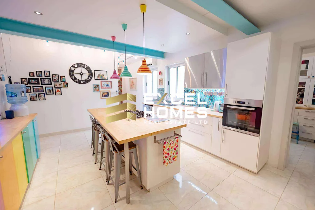 5 bedroom Apartment in Mellieha, Malta – 64171
