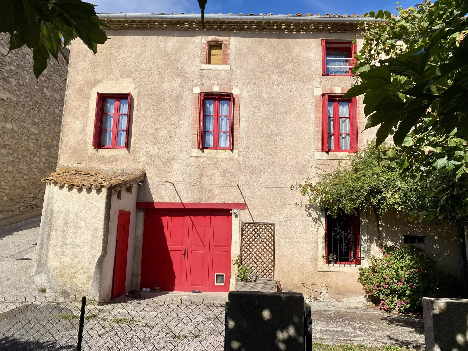 Charming stone 2 bedroom property in sought-after village, Languedoc-Roussillon – France – BVI82869